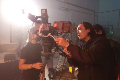 Taufiq Kamal Sets the Romantic Mood while Filming with Galaxy