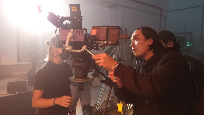 Taufiq Kamal Sets the Romantic Mood while Filming with Galaxy